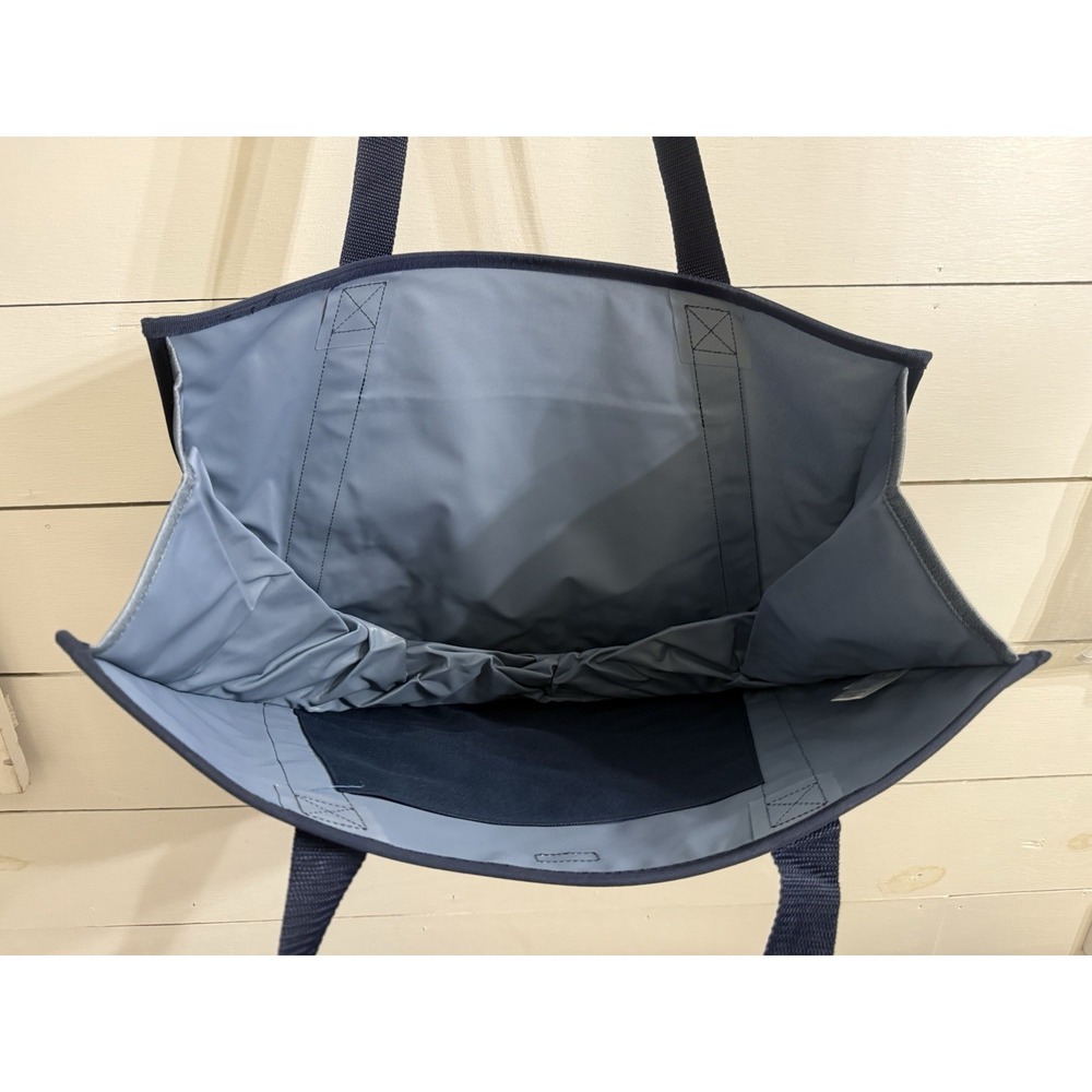 31 Thirty-One Round Utility Tote in Denim‎ Distressed - NEW Navy Light Blue - Picture 5 of 5